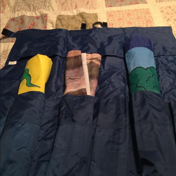 Yard flag storage bag & 3 flags - Picture 5 of 7